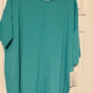 LuLaRoe Irma- Vibrant Teal Top